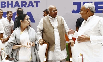 **EDS: IMAGE VIA WB CM OFFICE** Mumbai: Congress President Mallikarjun Kharge, party leader Rahul Gandhi, West Bengal CM and TMC supremo Mamata Banerjee and Bihar CM Nitish Kumar during the INDIA alliance meeting, at a hotel in Mumbai, Thursday, Aug. 31, 2023. (PTI Photo) (